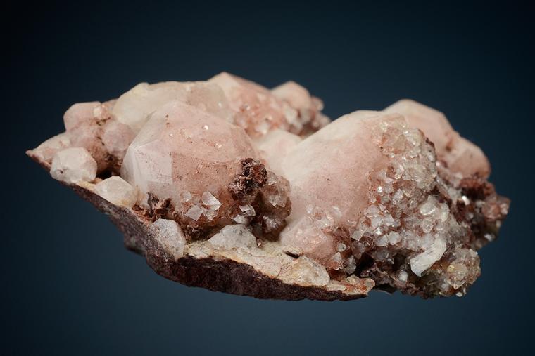 FLUORAPOPHYLLITE on ANALCIME